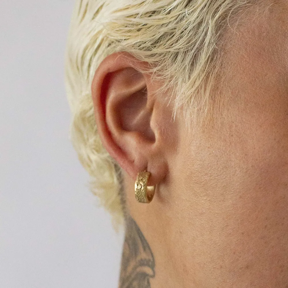 Little textured hoops gold